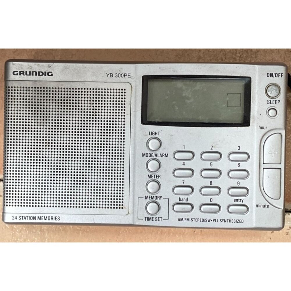 Grundig Model YB 300PE Yacht Boy AM/FM 13 Band Shortwave PLL Portable Radio